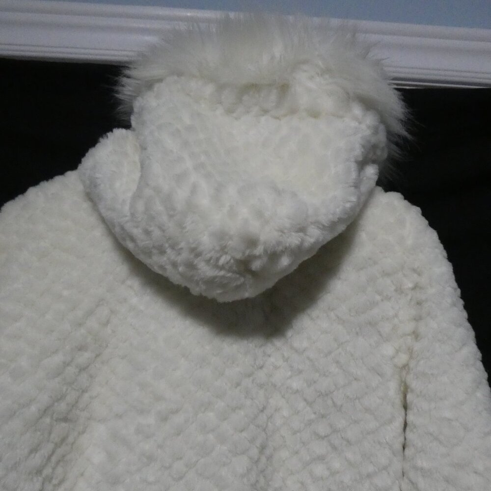 ECKO UNLTD RED | White Quilted Faux Fur Jacket with Pom Pom Hood Drawstring - Picture 13 of 16